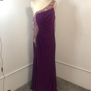 Mayqueen magenta formal gown. Size 16